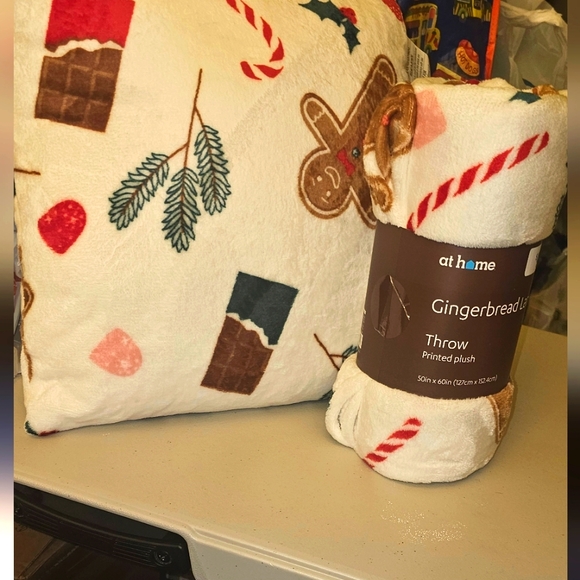 Gingerbread Lane Fleece set - Picture 1 of 6